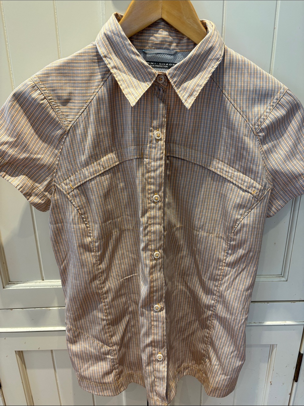 Columbia Short-Sleeve OMNI-SHADE Button-Down Hiking Shirt — Beige, orange, blue